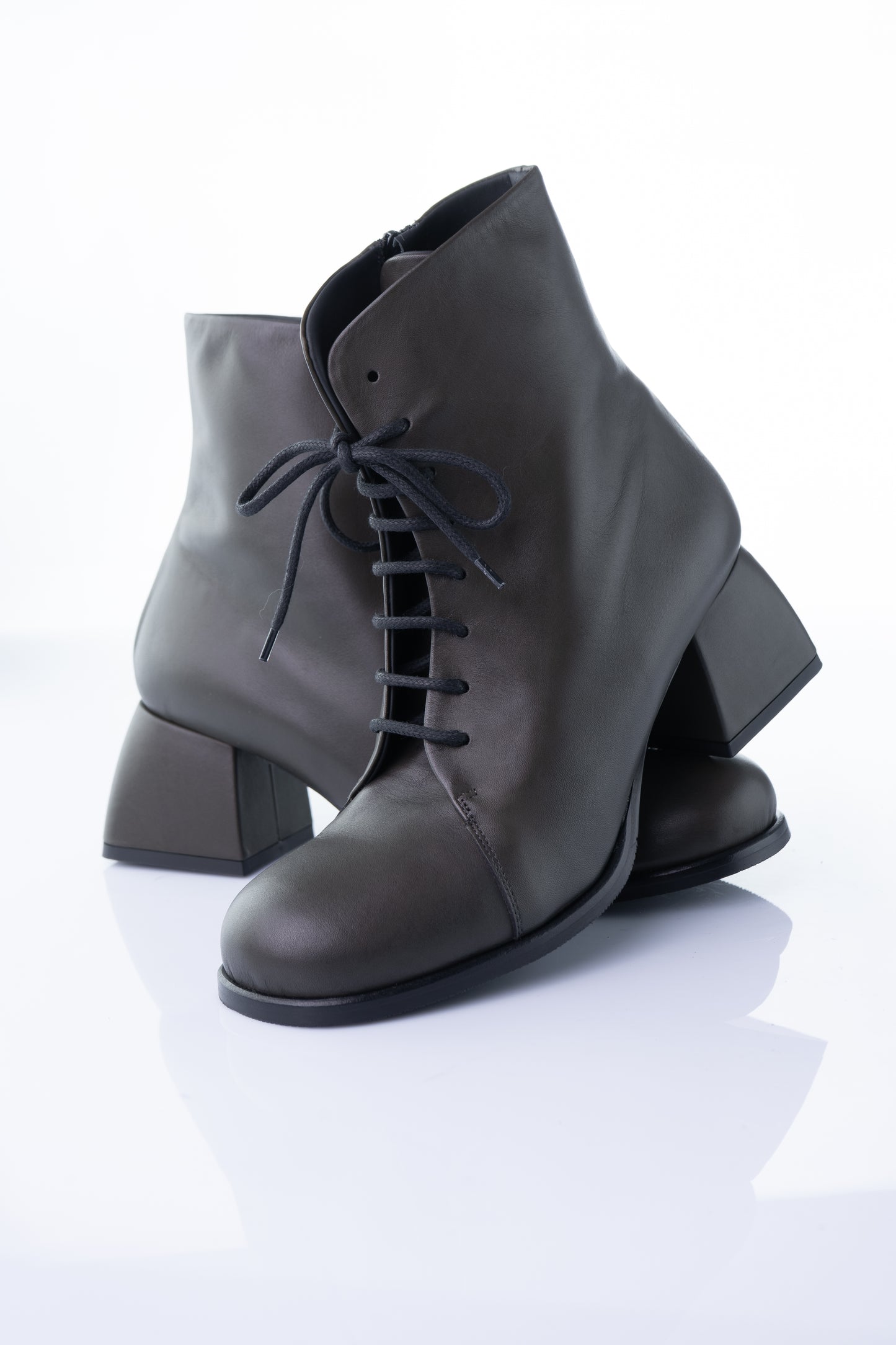 Ducanero A.3125 – Black Vitello Leather Lace-Up Boot