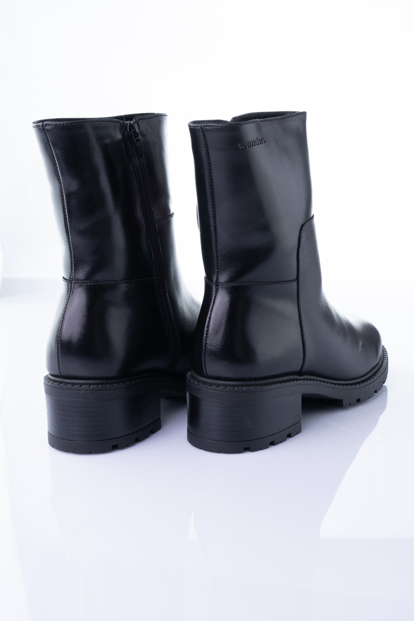 Wonders D-1427-M – Black Leather Mid-Calf Boot