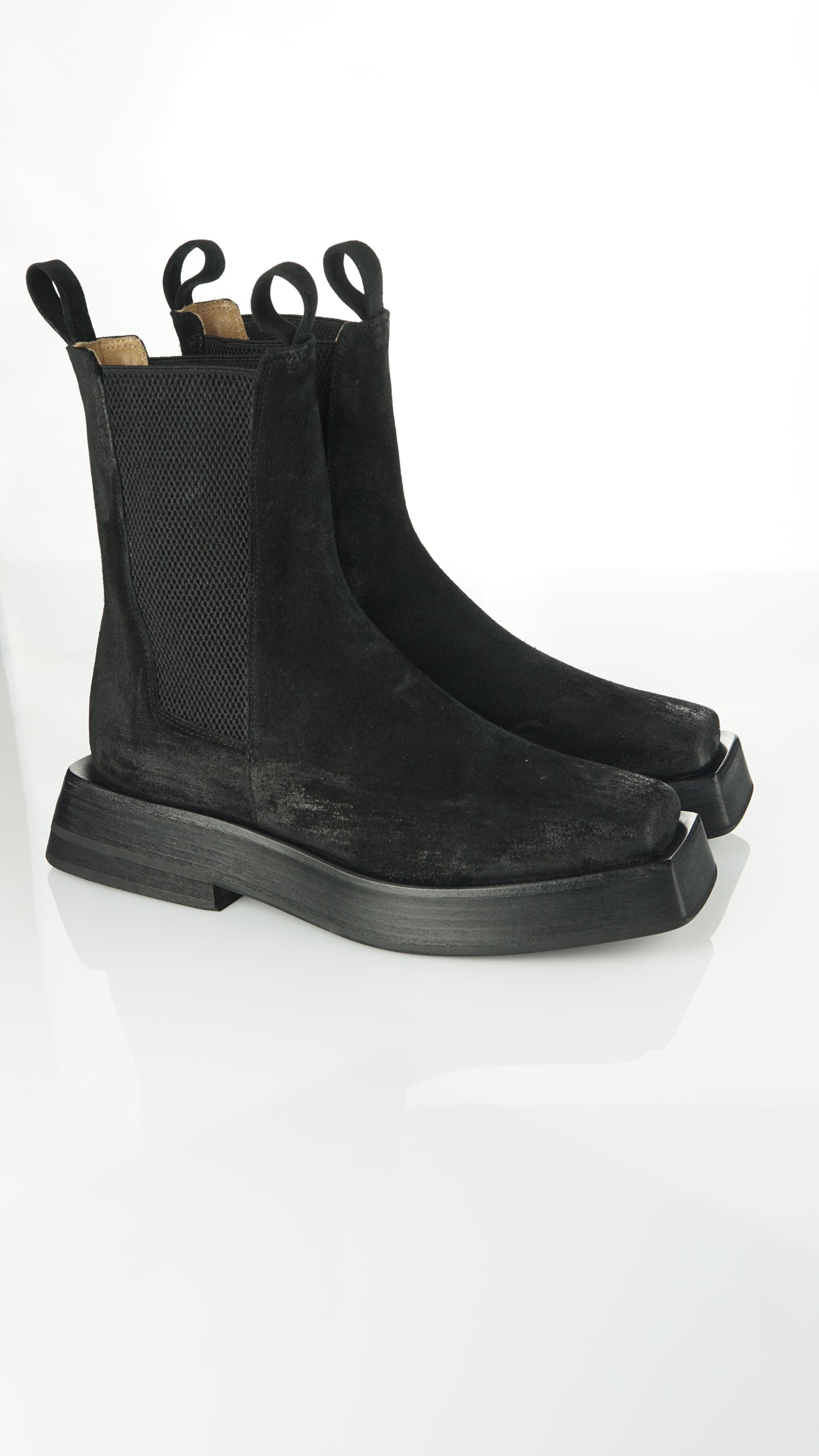 Giulia Taddeucci - Chelsea Boots Square