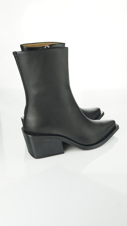 Giulia Taddeucci - Elegant Abstract Cowboy Boots